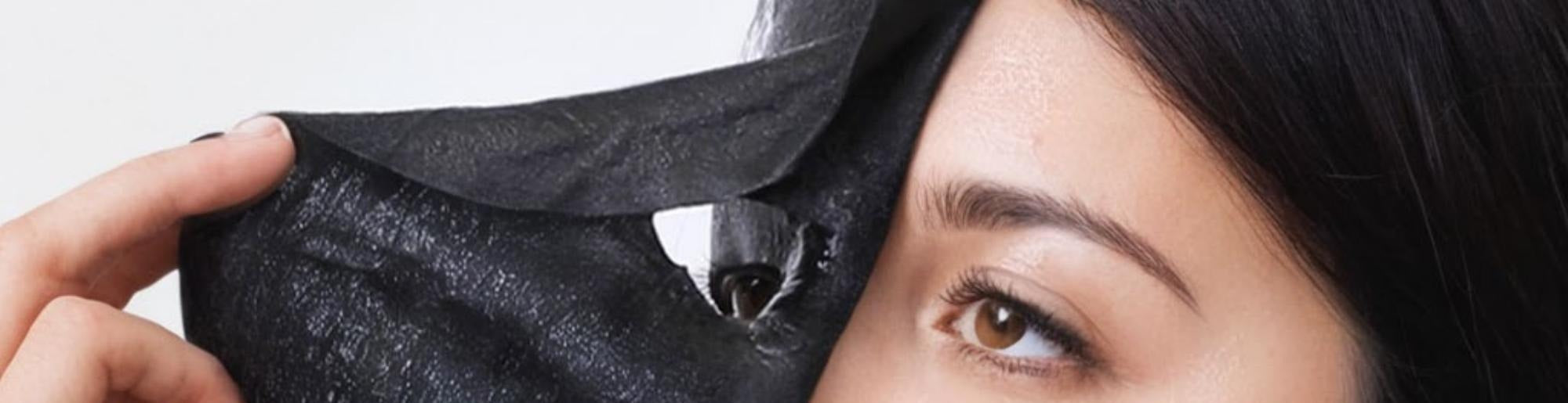 Model wearing STUNYOU collagen sheet mask